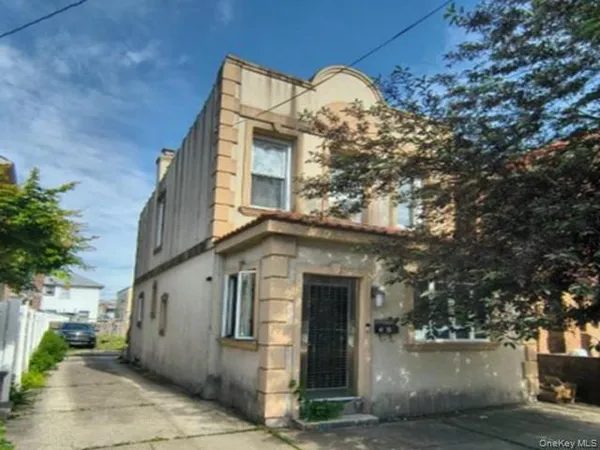 $915,200 | 61-25 165th Street | Flushing Heights