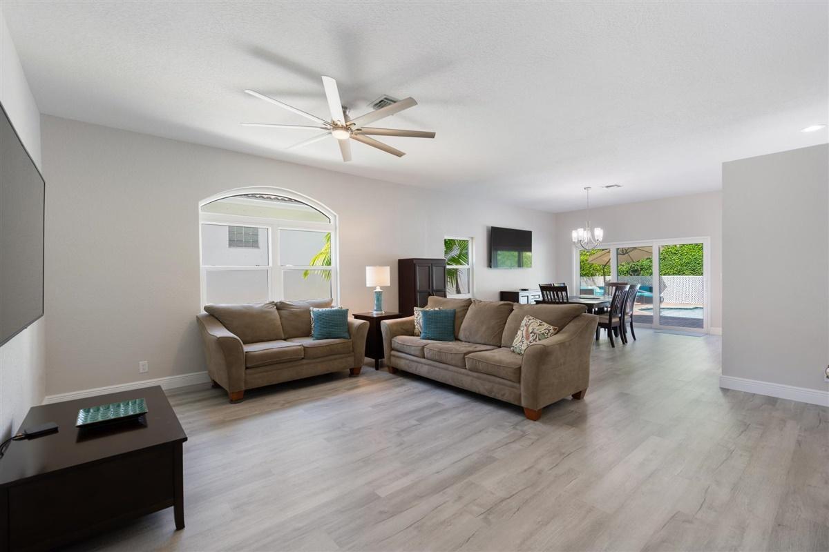 7161 Northwest Turtle Walk Boca Raton, FL 33487 - Photo 14 of 32 LIVING ROOM
