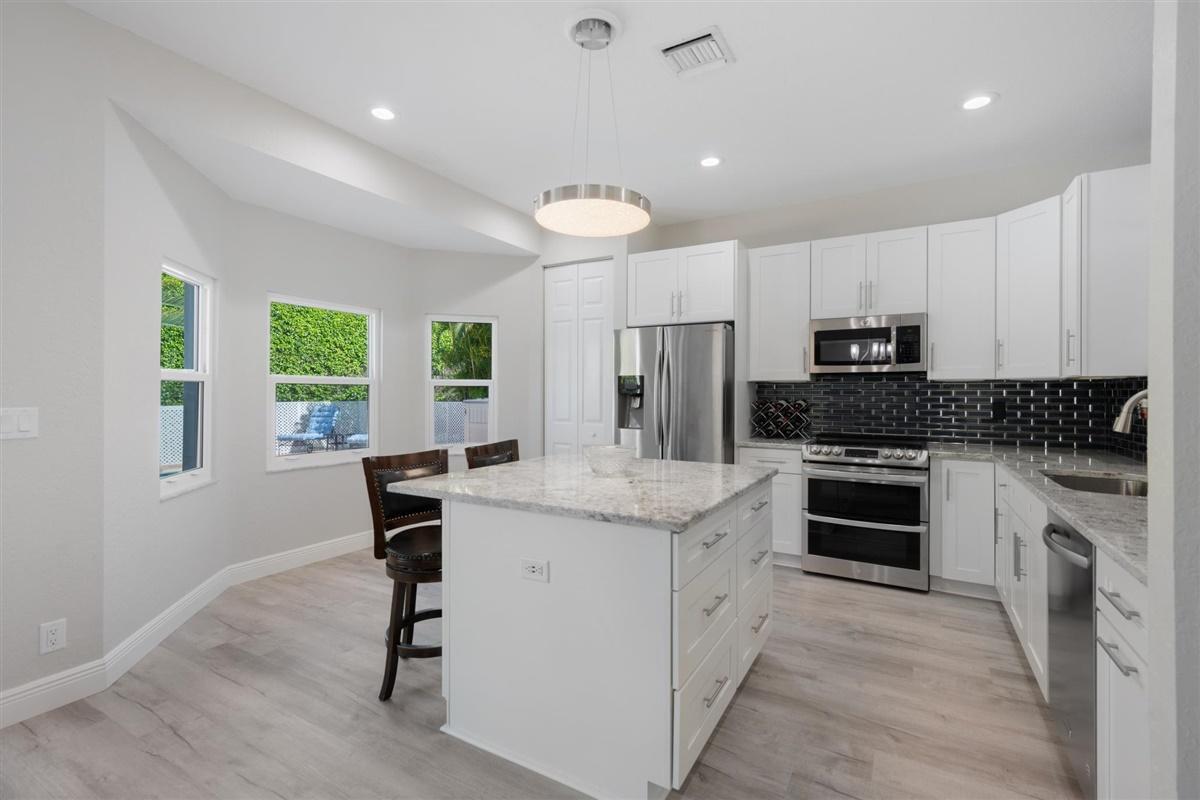 7161 Northwest Turtle Walk Boca Raton, FL 33487 - Photo 15 of 32 KITCHEN