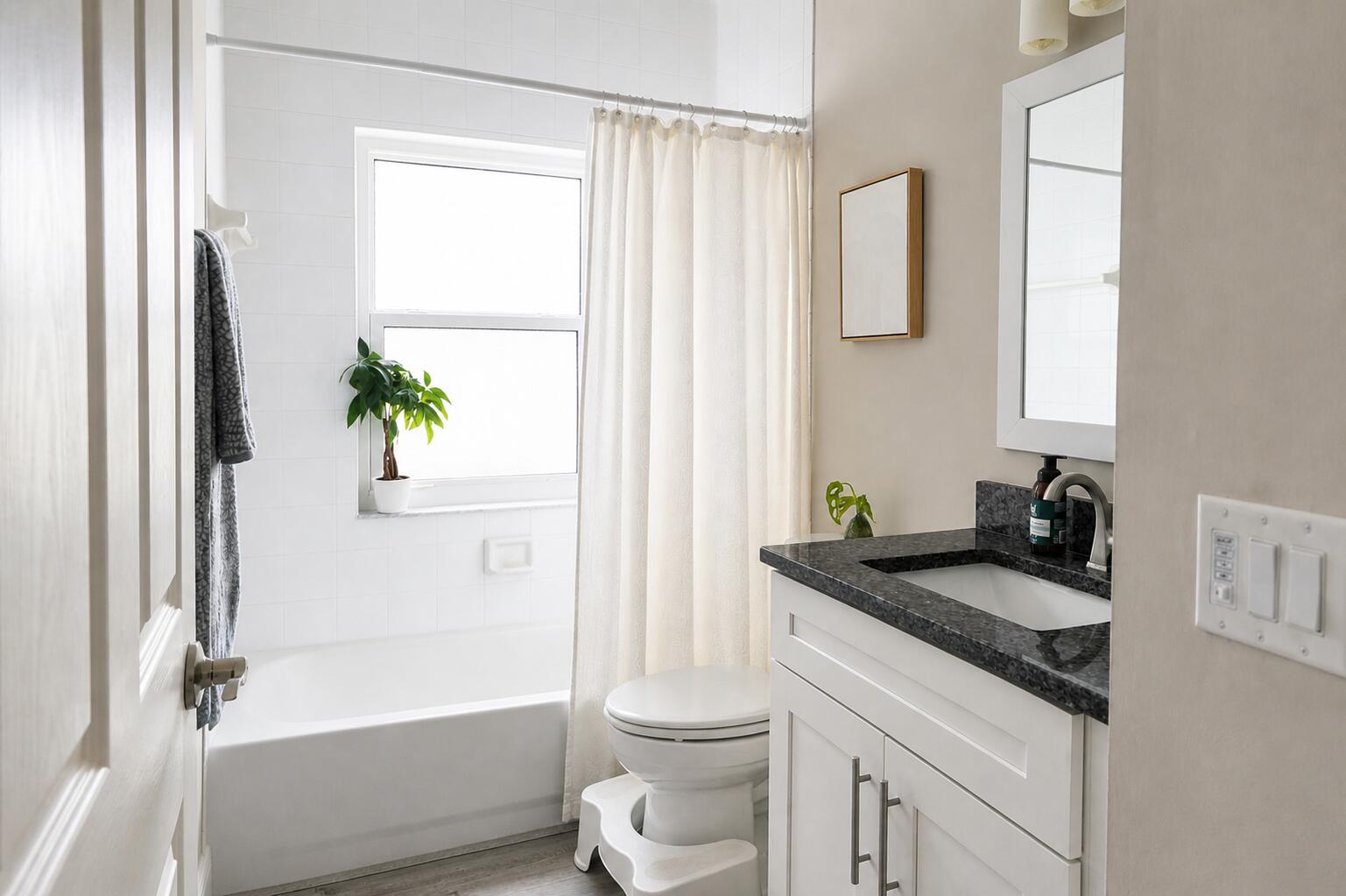 7161 Northwest Turtle Walk Boca Raton, FL 33487 - Photo 22 of 32 7161 guest bathroom