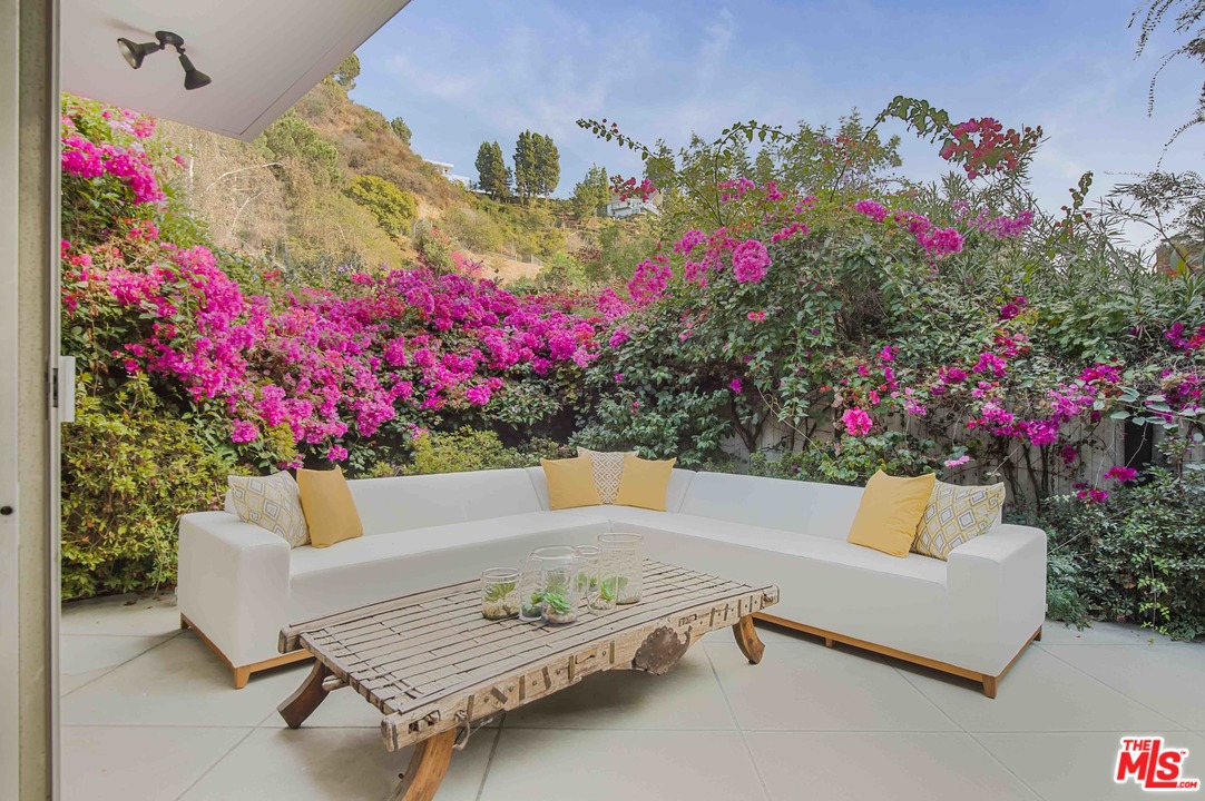 955 Chantilly Road Los Angeles, CA 90077 - Photo 16 of 37
