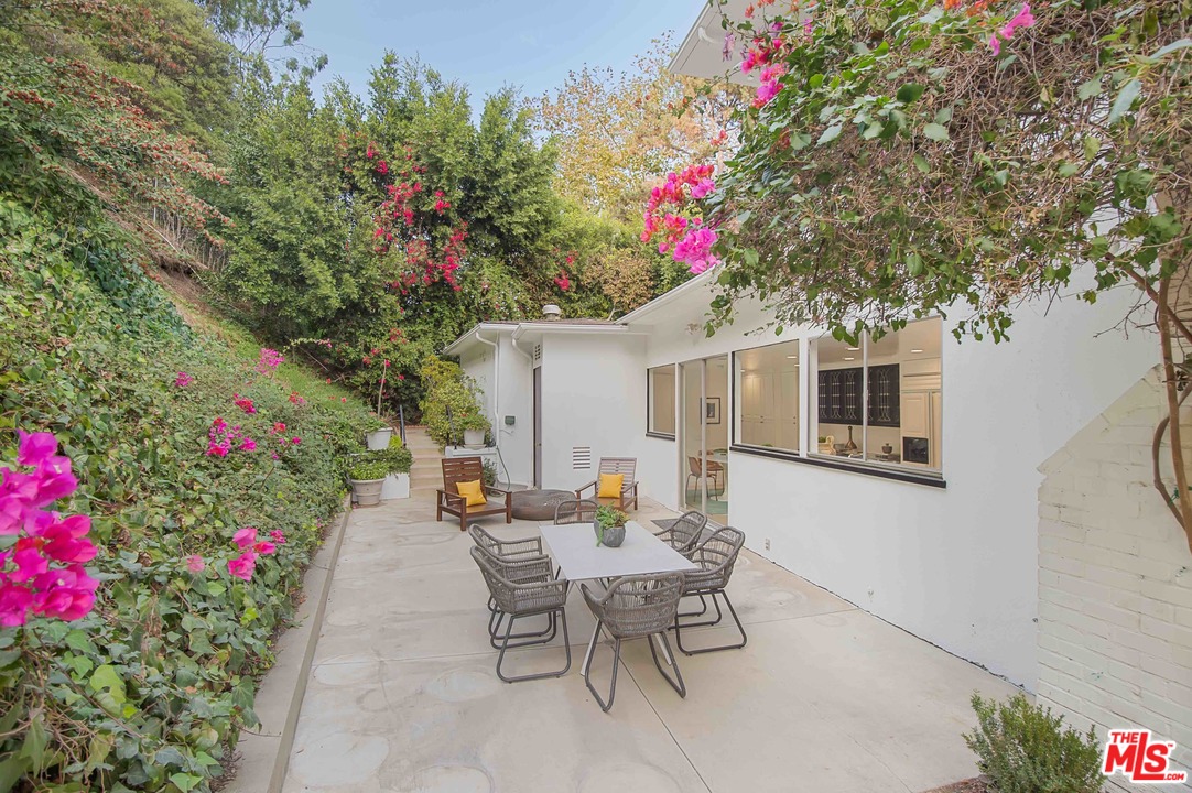 955 Chantilly Road Los Angeles, CA 90077 - Photo 17 of 37