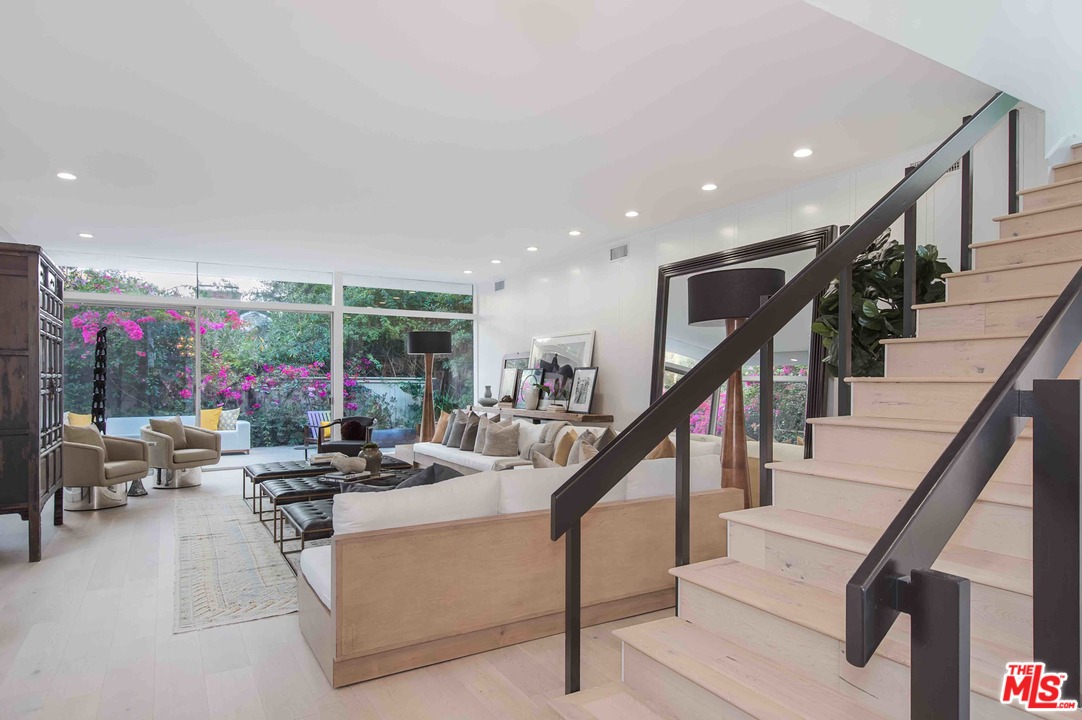 955 Chantilly Road Los Angeles, CA 90077 - Photo 20 of 37