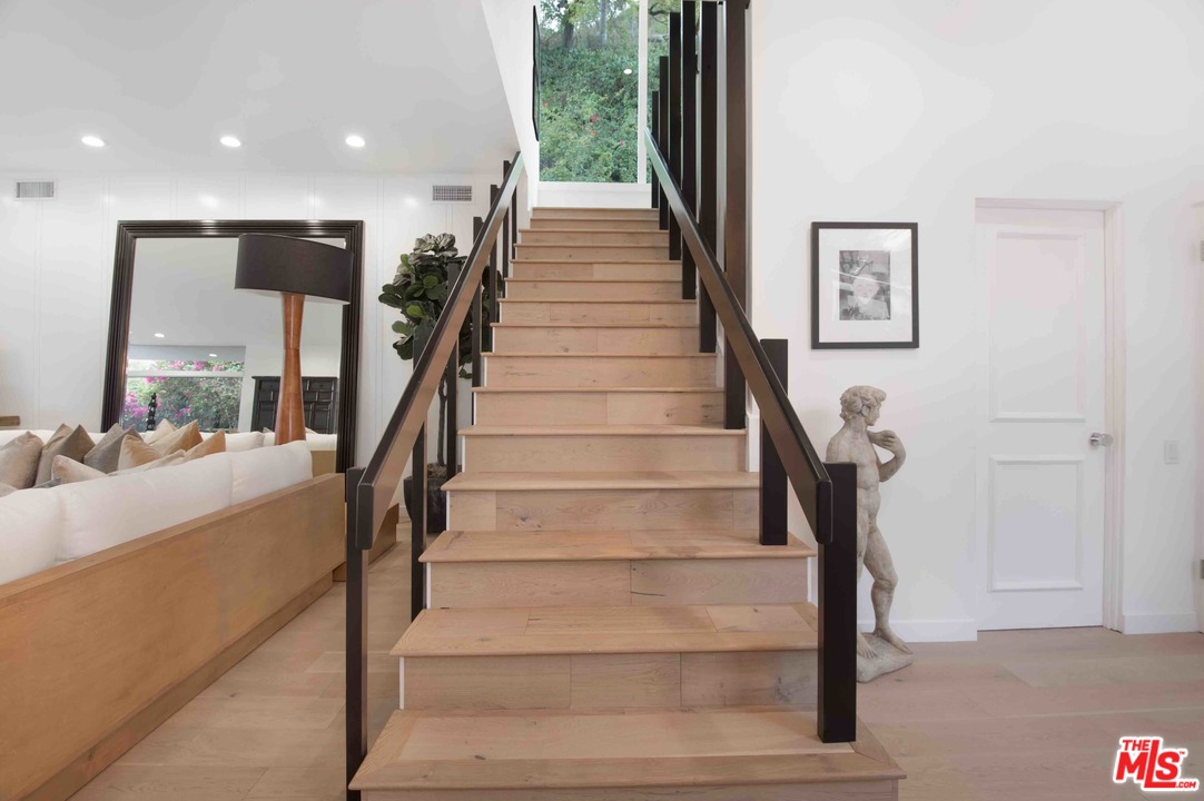 955 Chantilly Road Los Angeles, CA 90077 - Photo 21 of 37