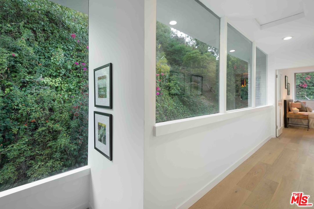955 Chantilly Road Los Angeles, CA 90077 - Photo 23 of 37