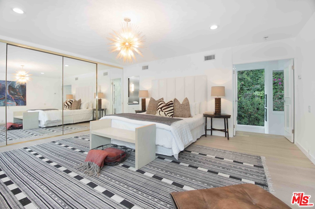 955 Chantilly Road Los Angeles, CA 90077 - Photo 24 of 37