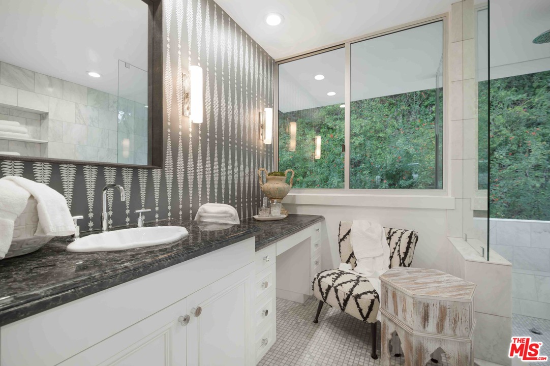 955 Chantilly Road Los Angeles, CA 90077 - Photo 29 of 37