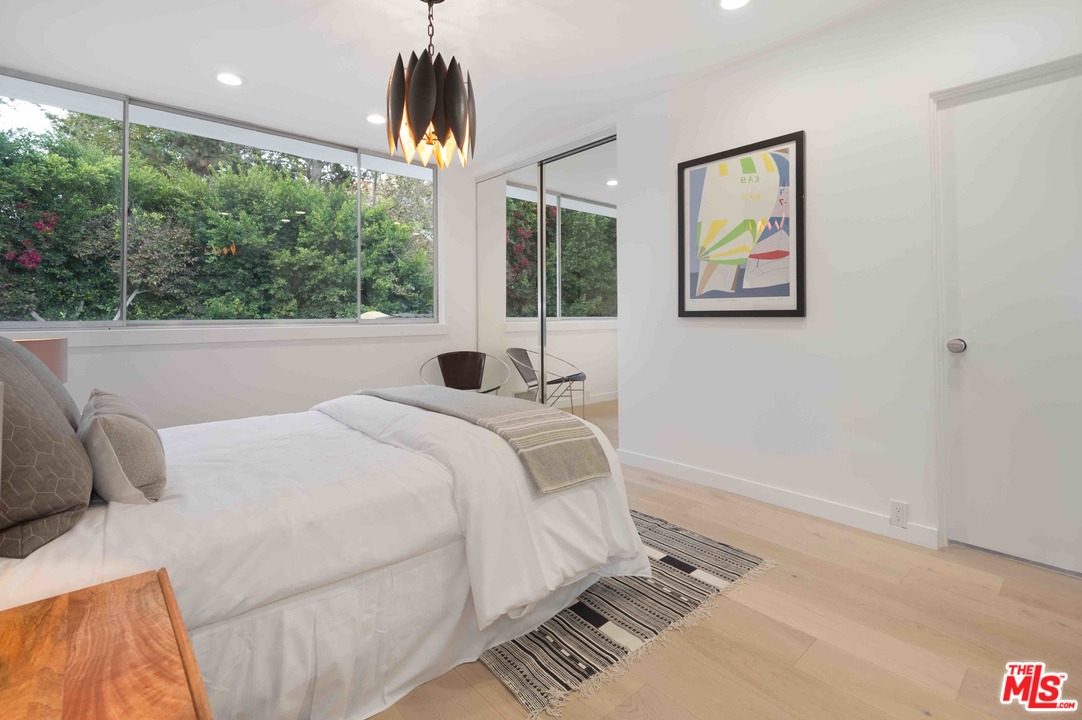 955 Chantilly Road Los Angeles, CA 90077 - Photo 33 of 37