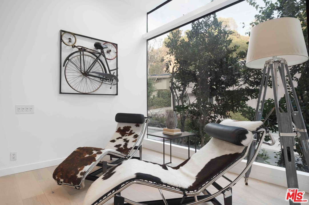 955 Chantilly Road Los Angeles, CA 90077 - Photo 7 of 37