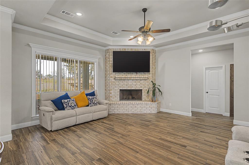 1041 Tex Lane Springtown, TX 76082 - Photo 13 of 37