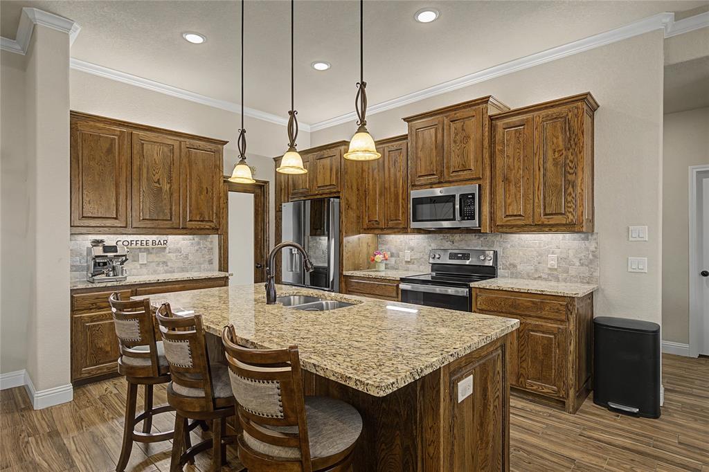 1041 Tex Lane Springtown, TX 76082 - Photo 7 of 37