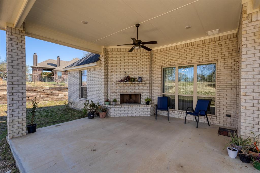 1041 Tex Lane Springtown, TX 76082 - Photo 9 of 37