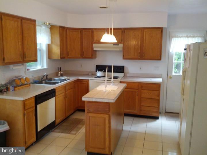 771 Iszard Road Deptford, NJ 08096 - Photo 5 of 13 Kitchen