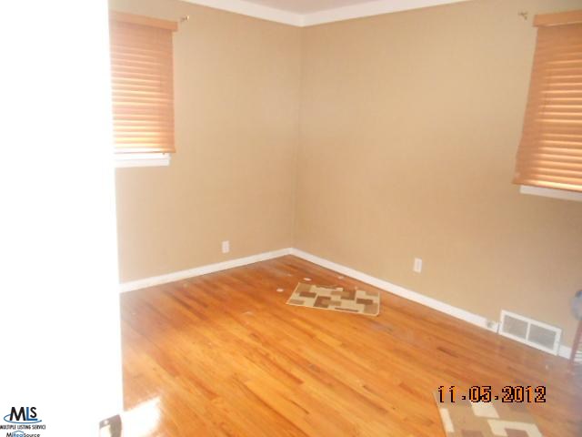 17044 Bell Eastpointe, MI 48021 - Photo 15 of 20 31125717-14.JPG