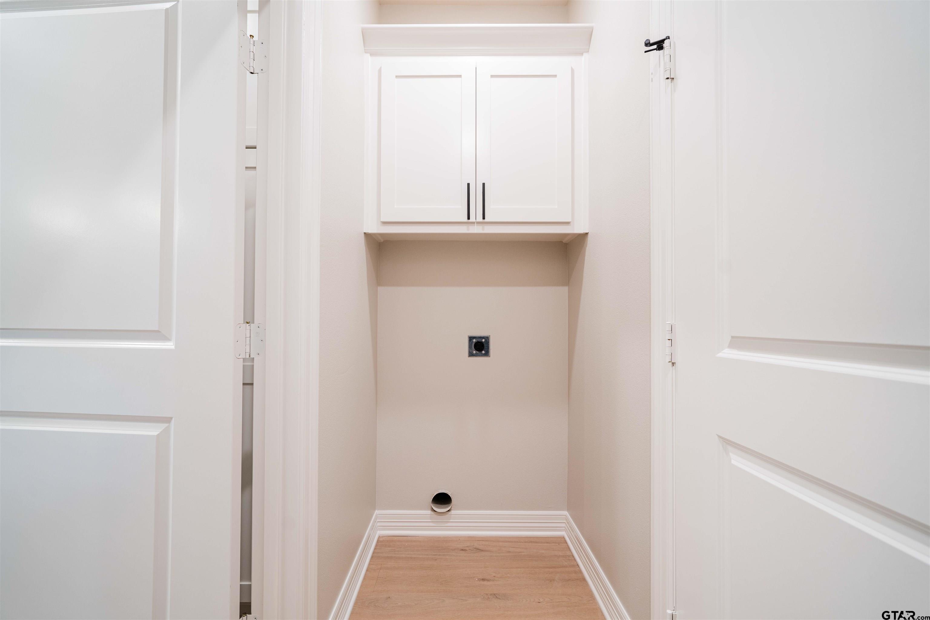 1203 Penny Lane Kilgore, TX 75662 - Photo 10 of 24 a view of cabinets