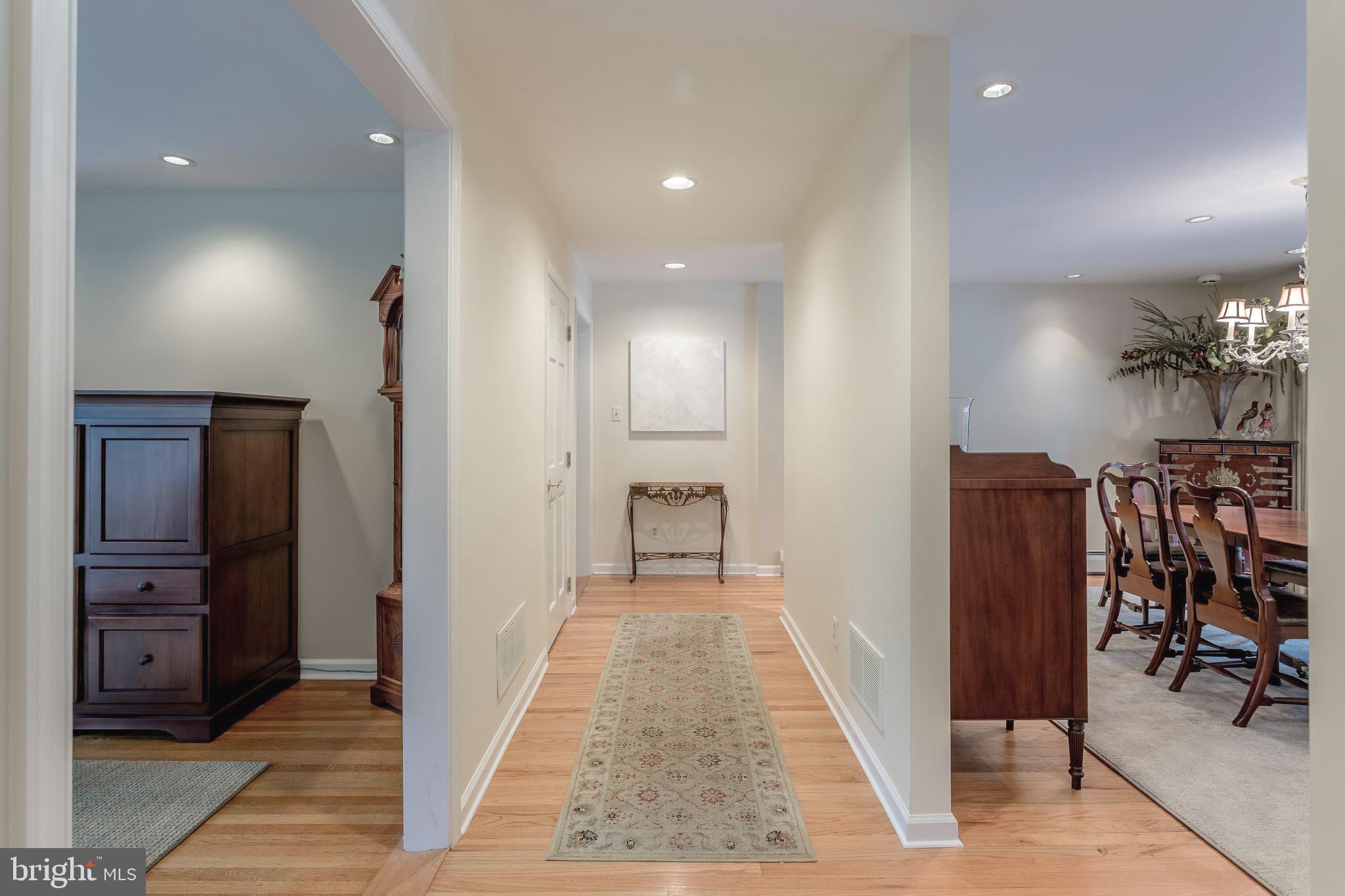 661 Church Road Wayne, PA 19087 - Photo 11 of 32 Open, spacious hallways on Main Level