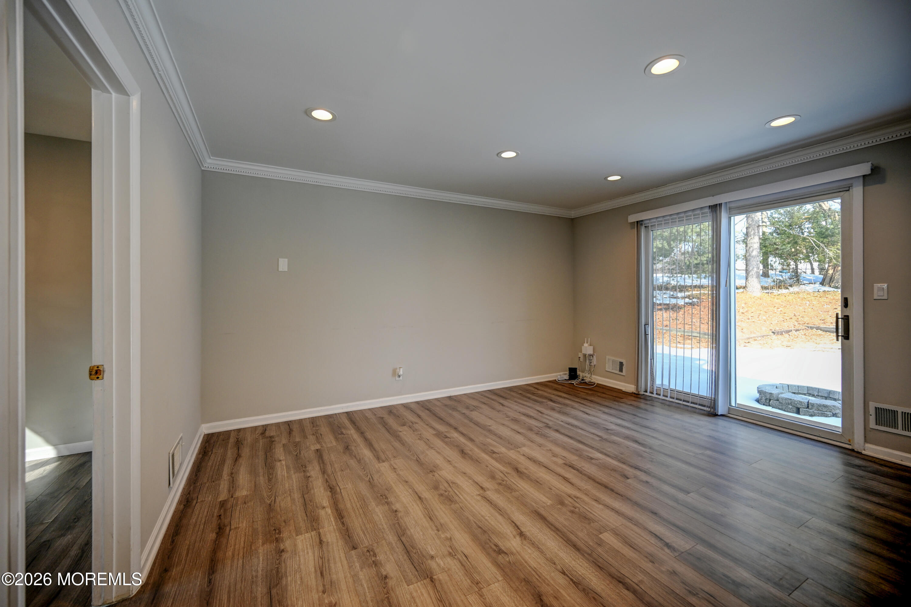 17 Thomas Road East Brunswick, NJ 08816 - Photo 17 of 53 14-Family Room