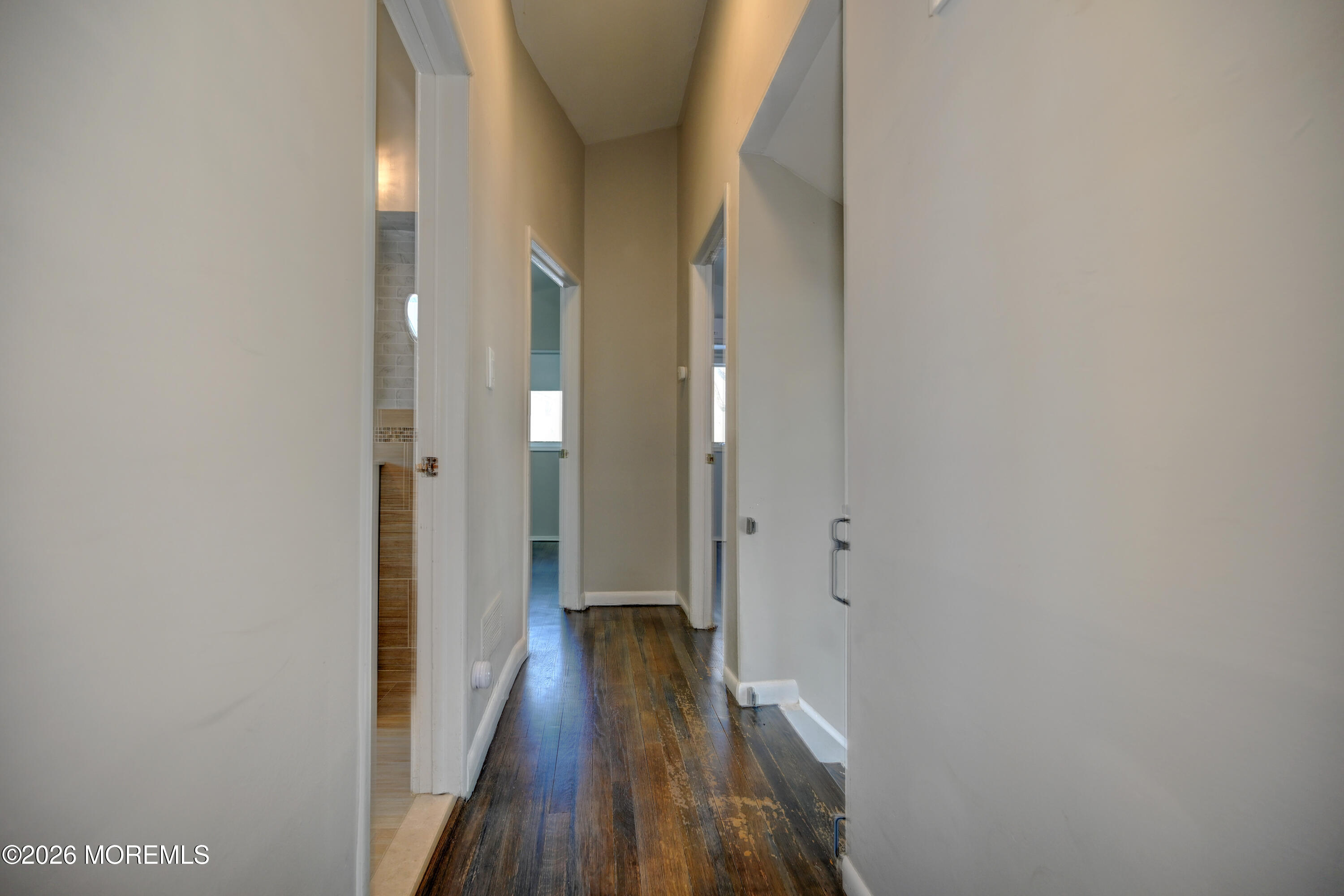 17 Thomas Road East Brunswick, NJ 08816 - Photo 29 of 53 25-Hallway