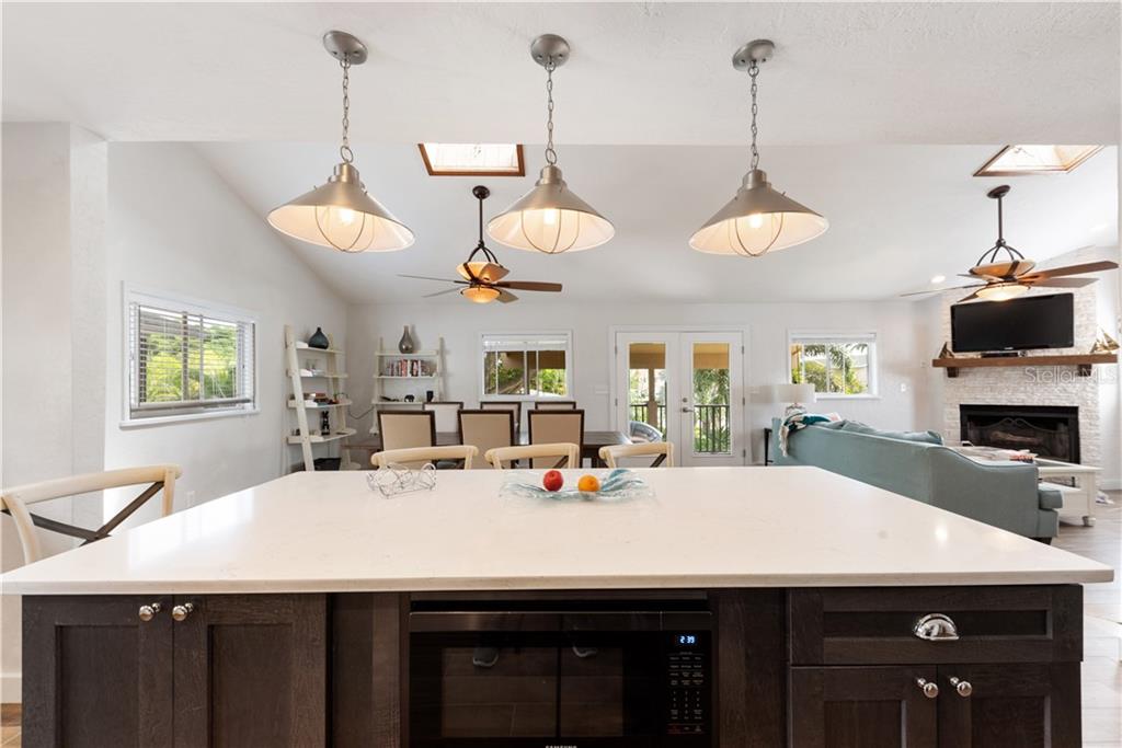 17601 1st Street East Redington Shores, FL 33708 - Photo 13 of 33