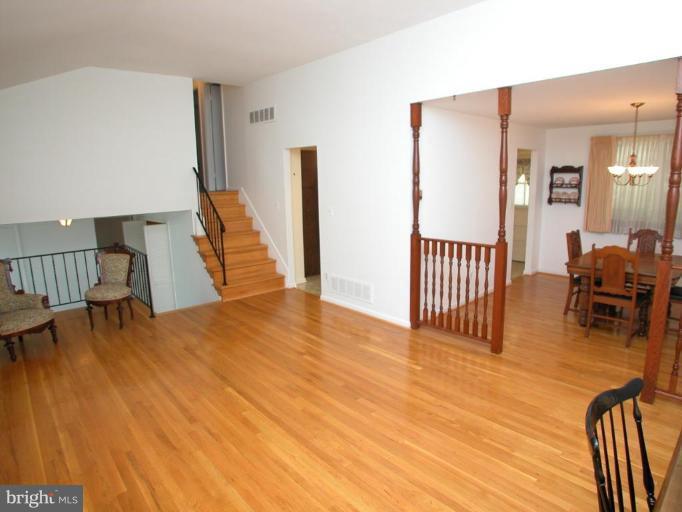3611 Templar Road Randallstown, MD 21133 - Photo 3 of 24 Open and Sunny Livingroom