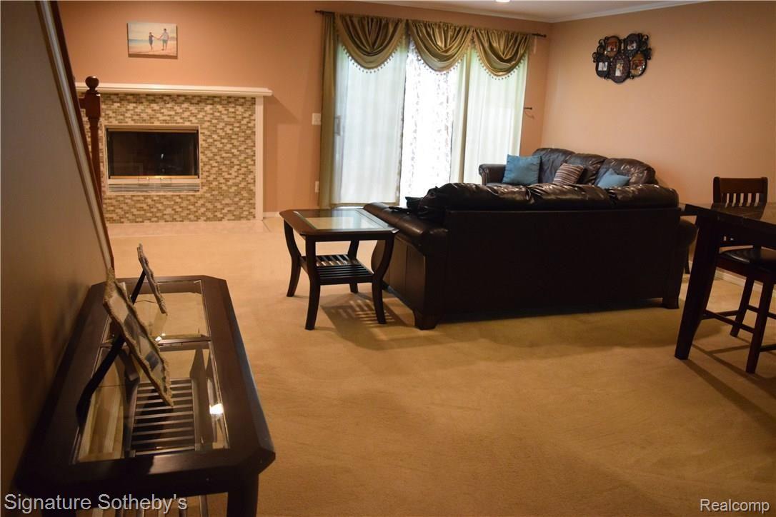 647 Tennyson Rochester, MI 48307 - Photo 3 of 15 DSC_0050.JPG