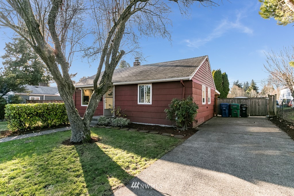 8415 34th Avenue Southwest Seattle, WA 98126 - Photo 2 of 24