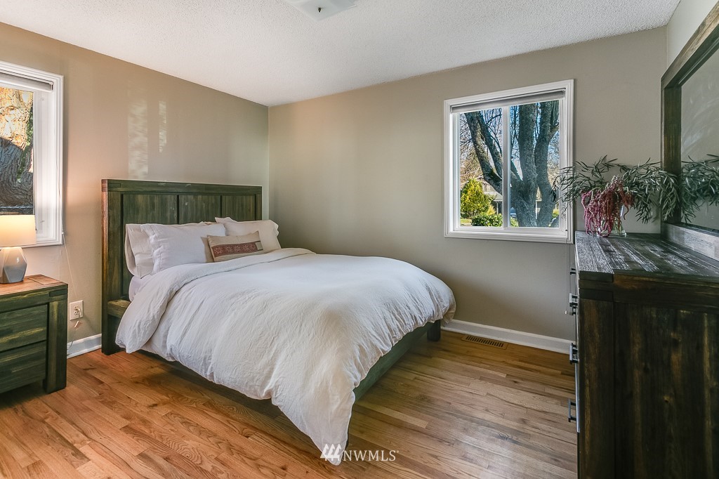 8415 34th Avenue Southwest Seattle, WA 98126 - Photo 8 of 24