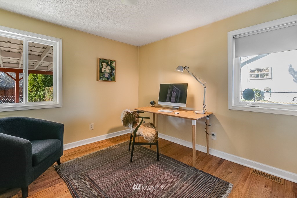 8415 34th Avenue Southwest Seattle, WA 98126 - Photo 9 of 24