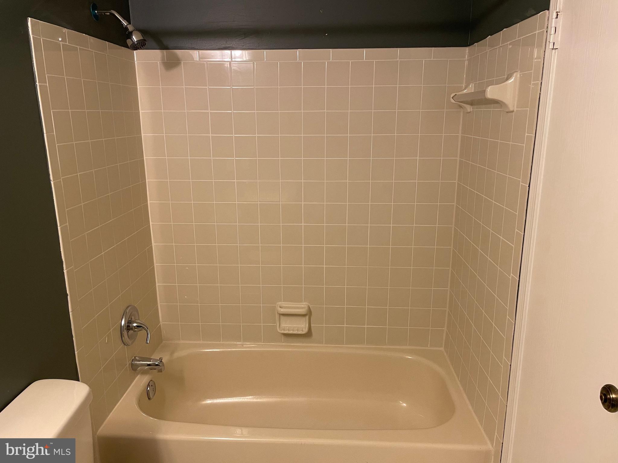 15723 Haynes Road Laurel, MD 20707 - Photo 11 of 11 Bathtub