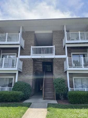 $270,000 | 9539 University Terrace Drive, Unit D, Charlotte, NC 28262