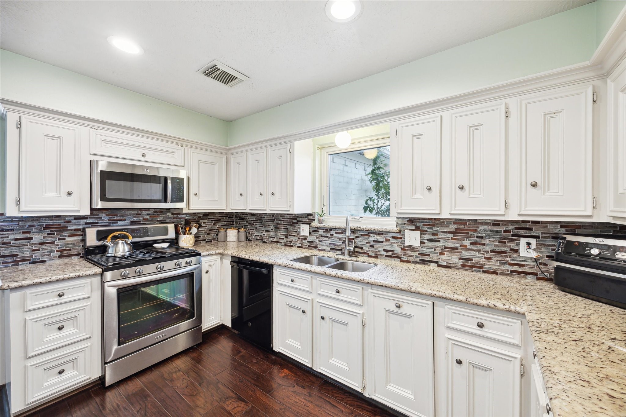 302 Houghton Road Katy, TX 77450 - Photo 13 of 26