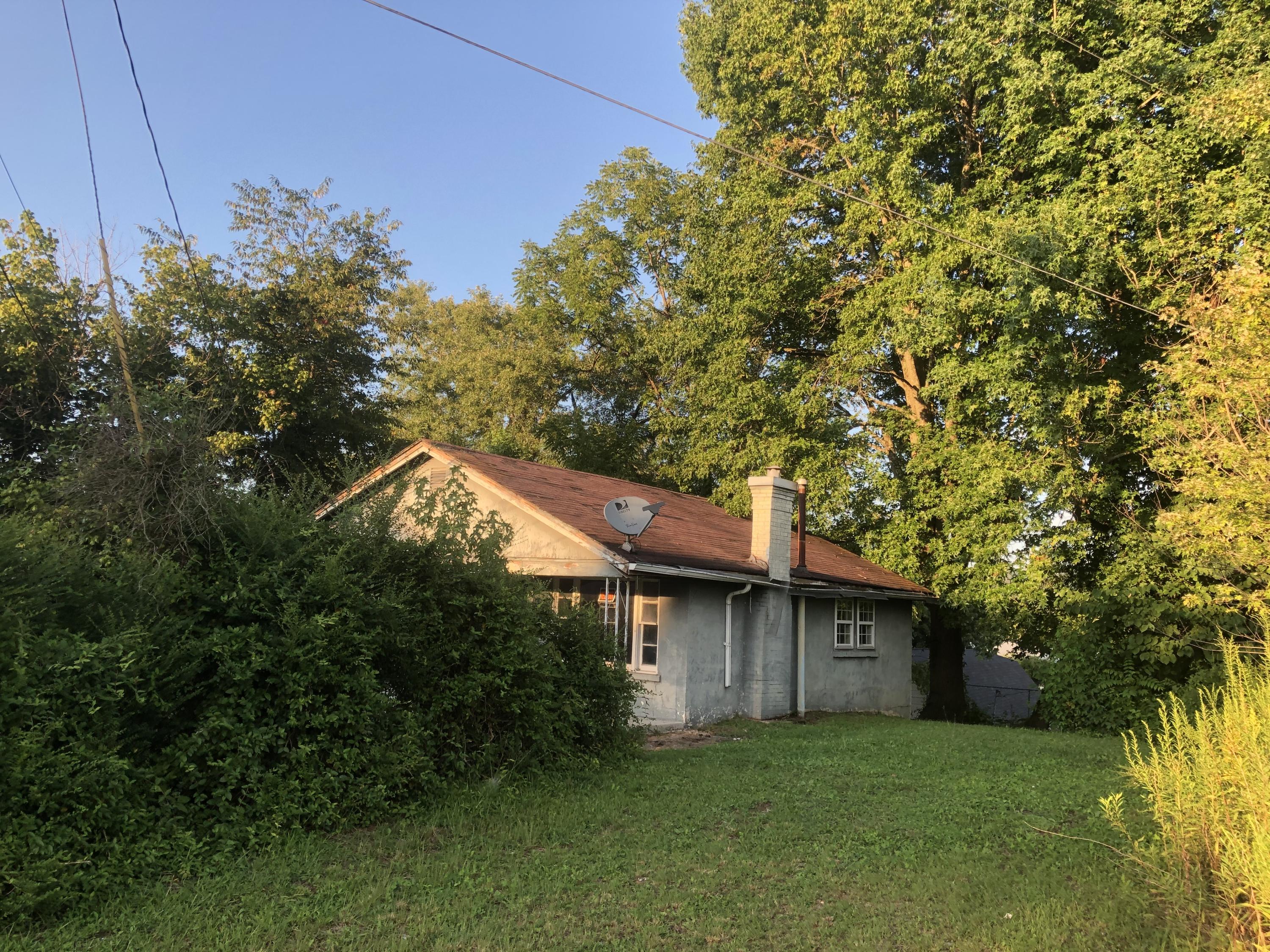 118 Ellenwood Road Middlesboro, KY 40965 - Photo 2 of 4 side view
