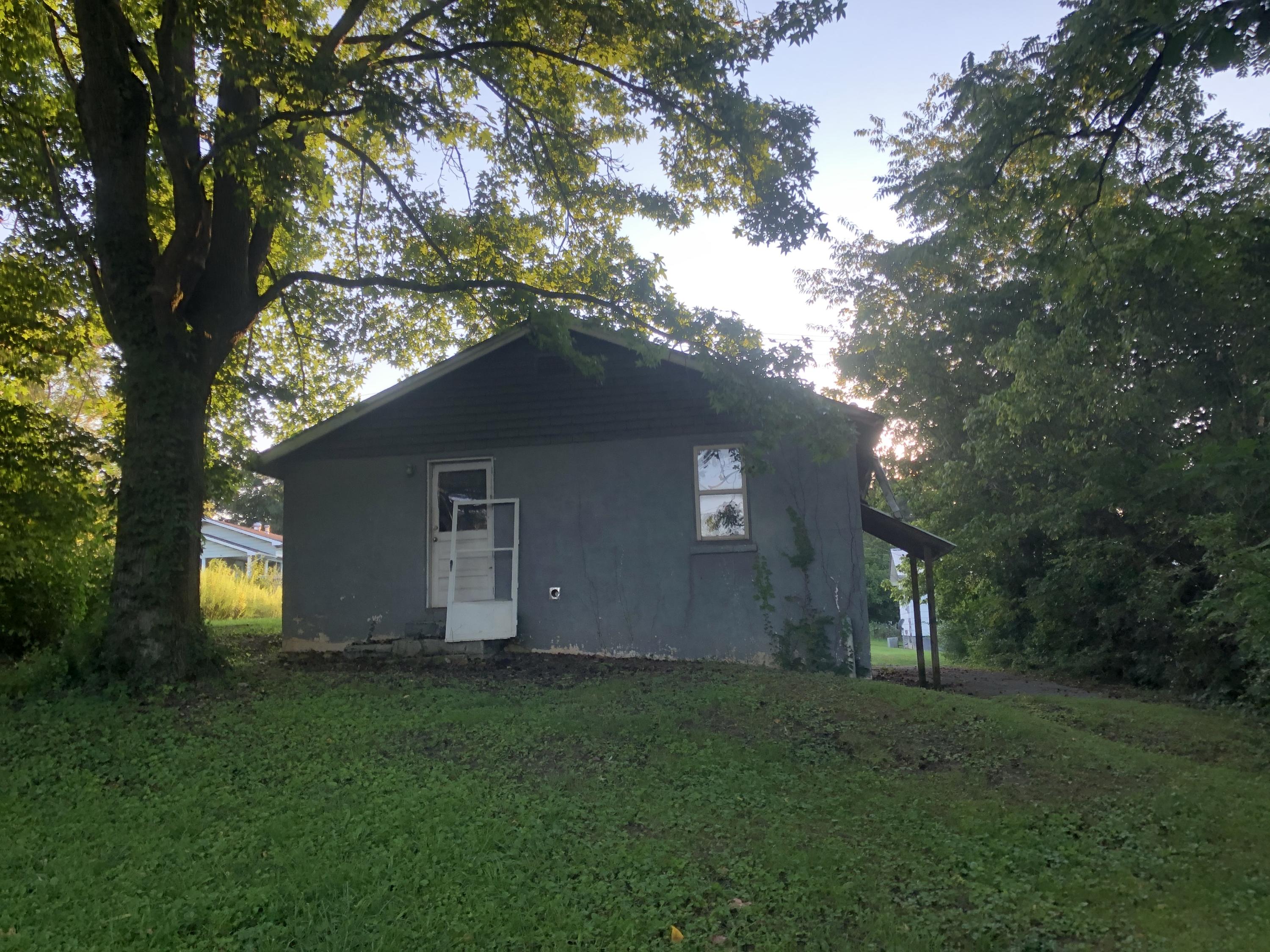 118 Ellenwood Road Middlesboro, KY 40965 - Photo 4 of 4 back view