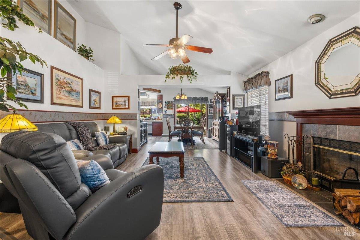 2158 Rachel Drive Santa Rosa, CA 95401 - Photo 3 of 28 Gallery Image 3