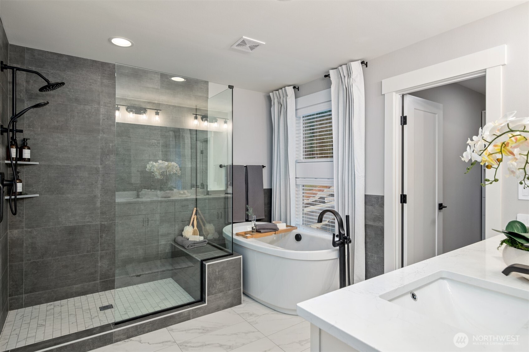 7584 South 130th Place Seattle, WA 98178 - Photo 15 of 24