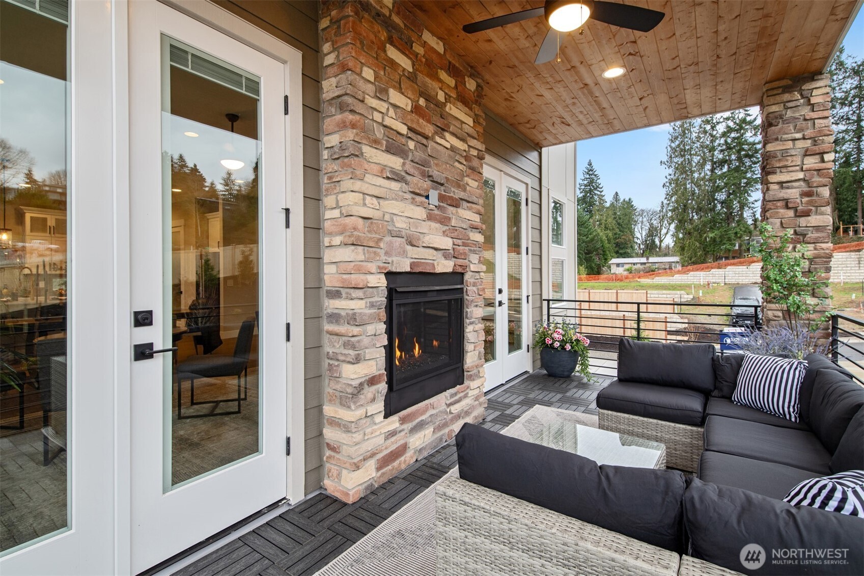 7584 South 130th Place Seattle, WA 98178 - Photo 3 of 24