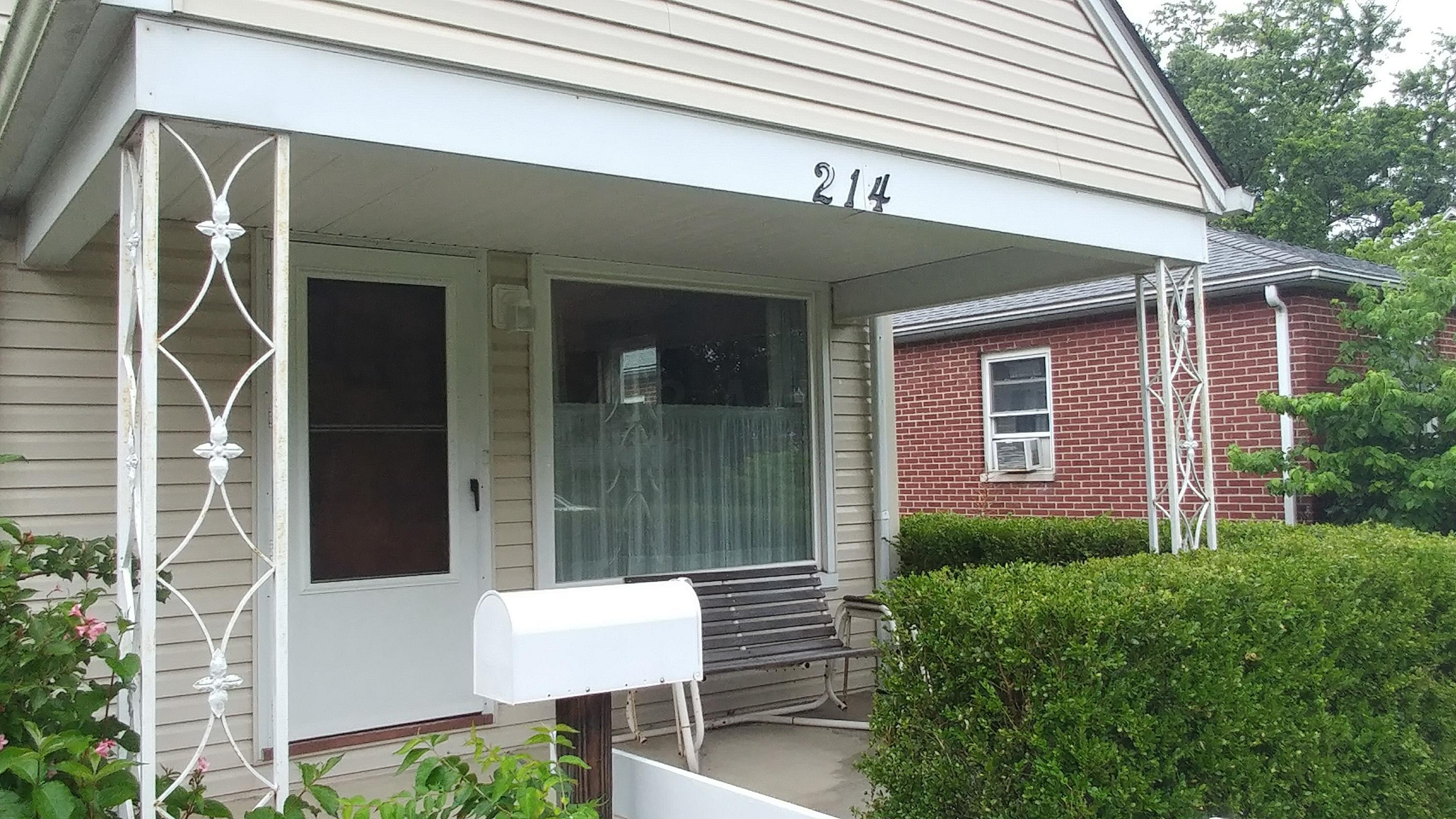 214 Demorest Road Columbus, OH 43204 - Photo 3 of 31 Gallery Image 3