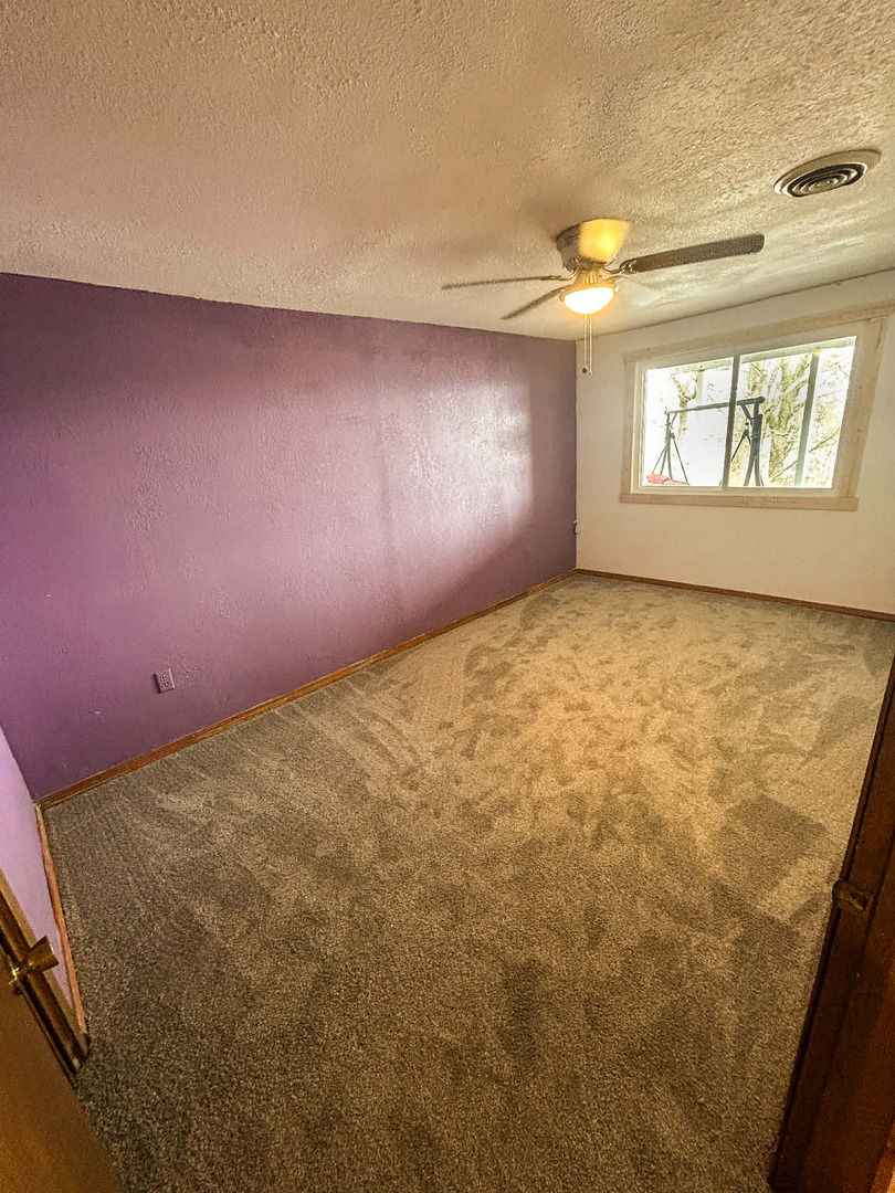 2211 613th Avenue Sabula, IA 52070 - Photo 30 of 45 a view of an empty room and a window