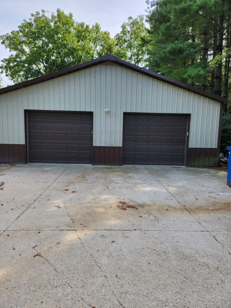 2211 613th Avenue Sabula, IA 52070 - Photo 41 of 45 a front view of house with yard
