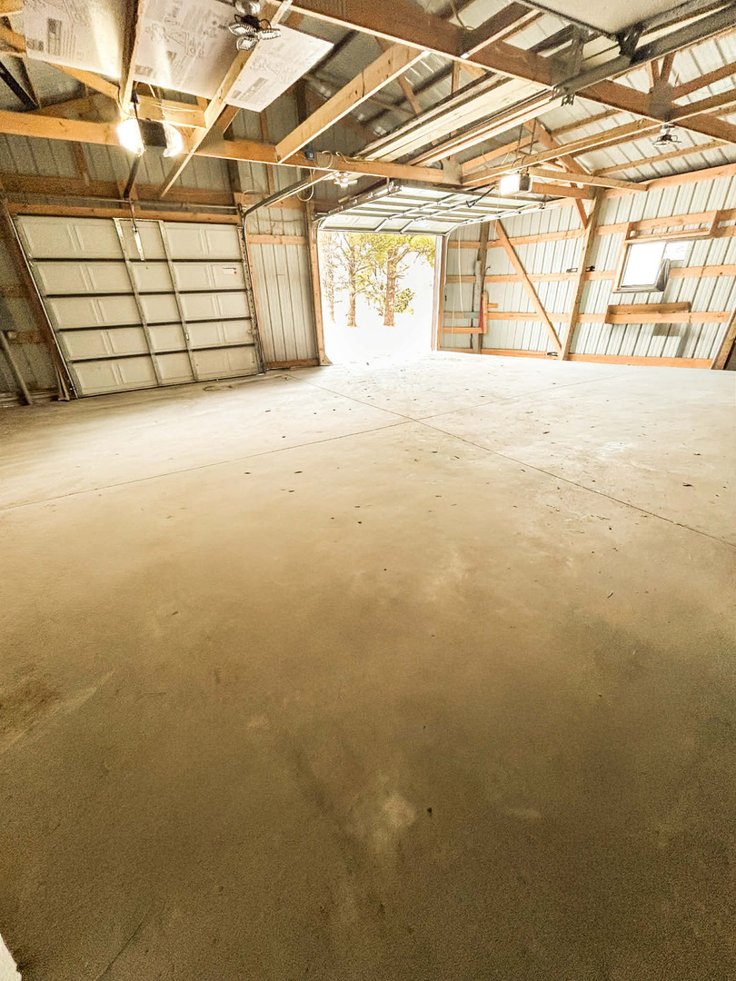 2211 613th Avenue Sabula, IA 52070 - Photo 42 of 45 a view of a indoor garage