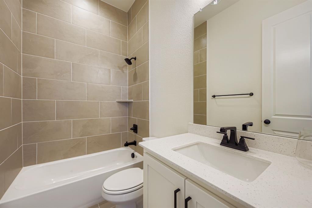 1906 M3 Ranch Road Mansfield, TX 76063 - Photo 24 of 29 Full bathroom with washtub / shower combination and vanity