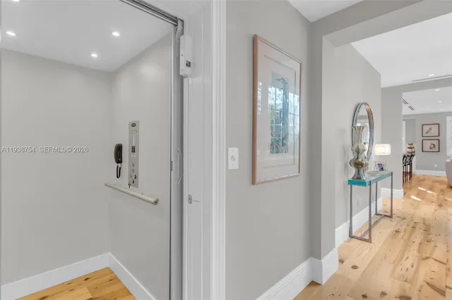 a view of livingroom with furniture