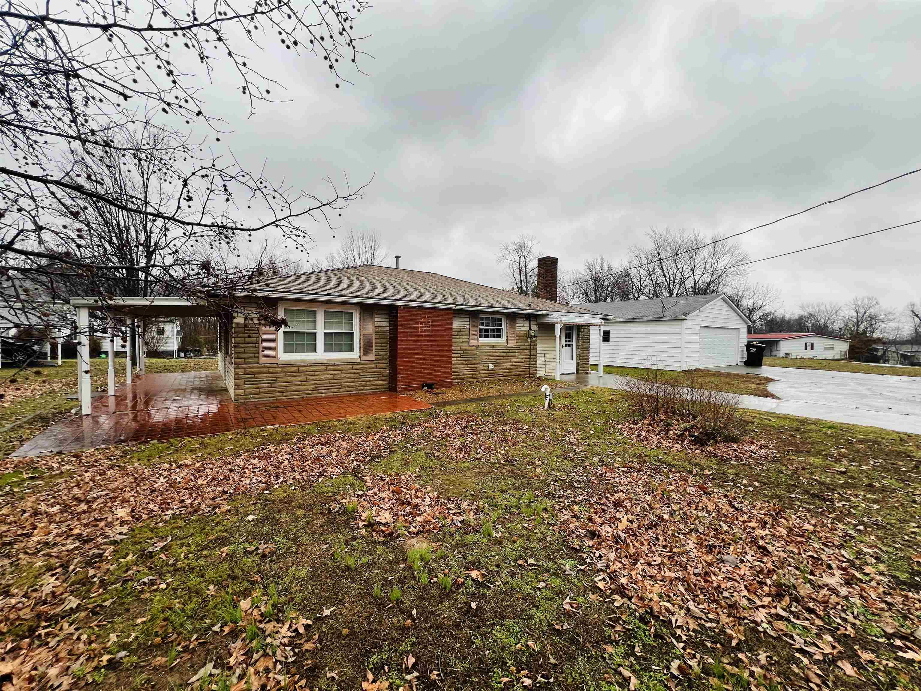 191 West Davis Street Equality, IL 62934 - Photo 4 of 21 a front view of a house with a yard