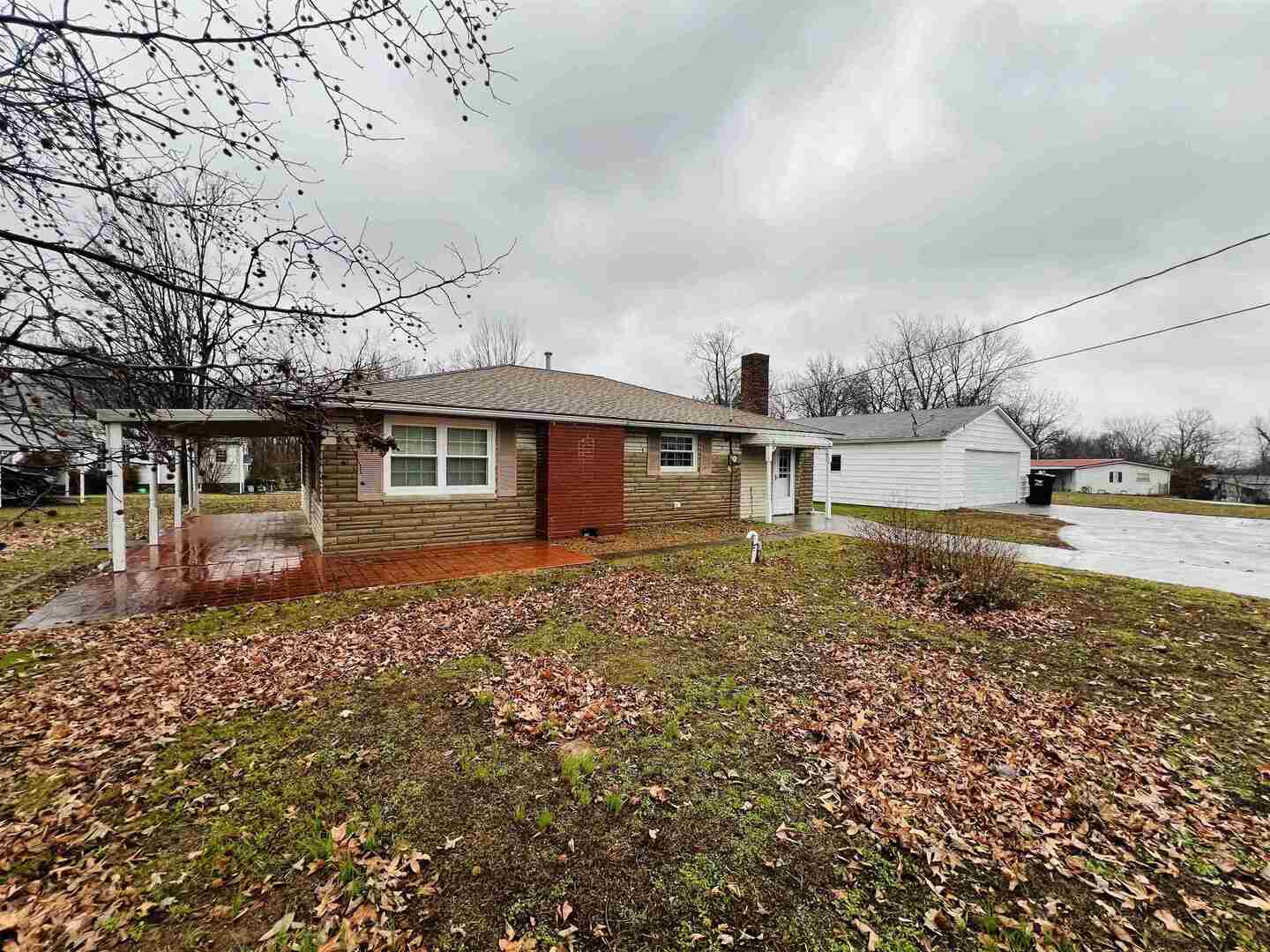 191 West Davis Street Equality, IL 62934 - Photo 4 of 21 a front view of a house with a yard