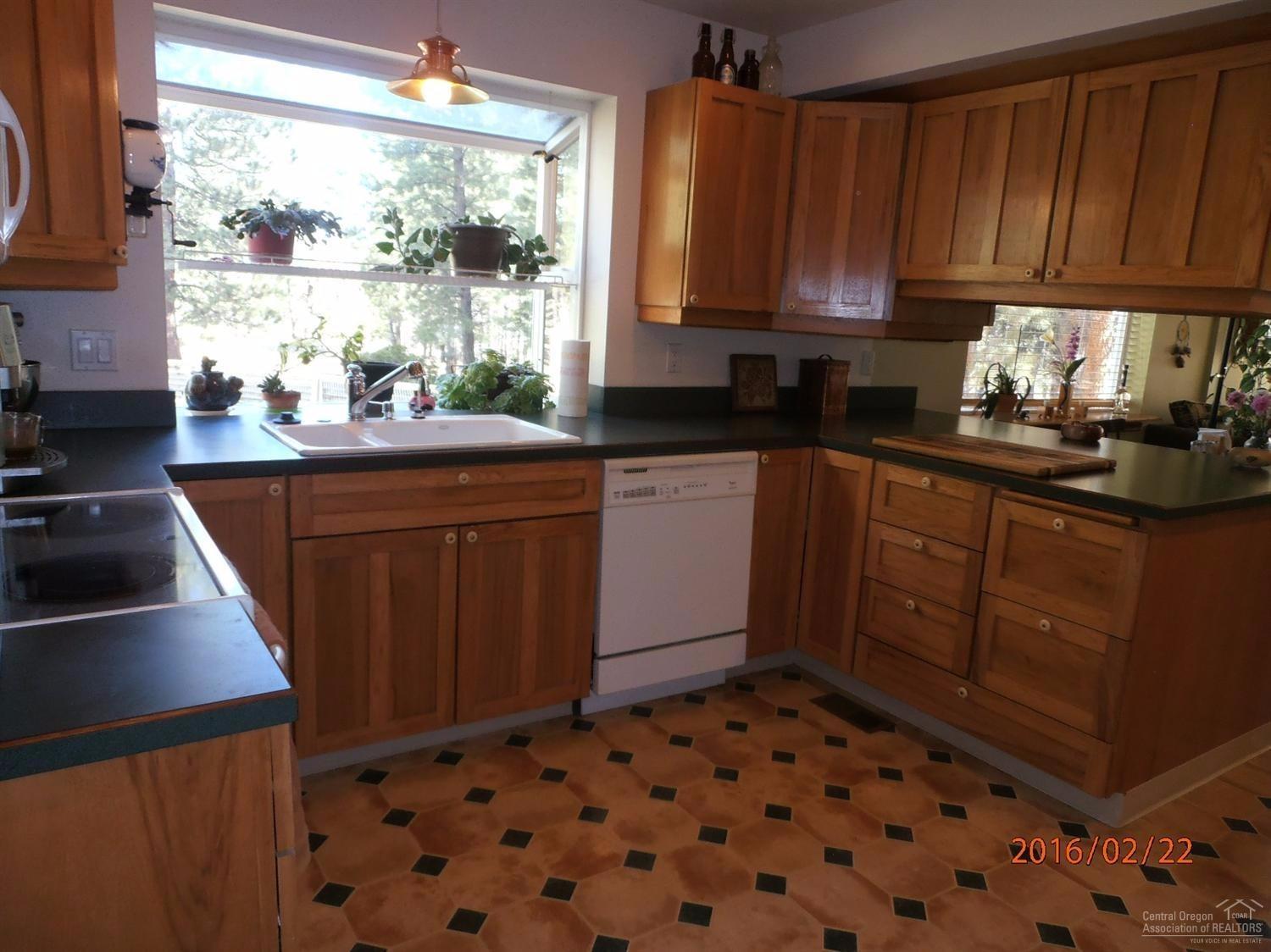 60330 East Ridgeview Drive Bend, OR 97702 - Photo 9 of 25 Quality custom cabinets and garden windo