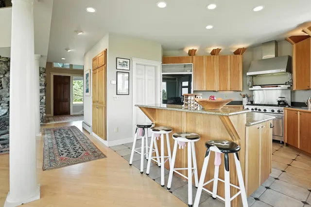 $1,350,000 | 699 Nob Hill Road, Williston, VT 05495