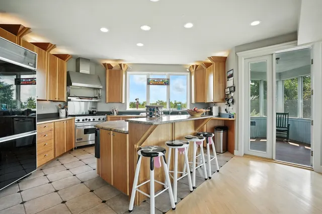 $1,350,000 | 699 Nob Hill Road, Williston, VT 05495