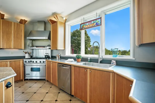 $1,350,000 | 699 Nob Hill Road, Williston, VT 05495