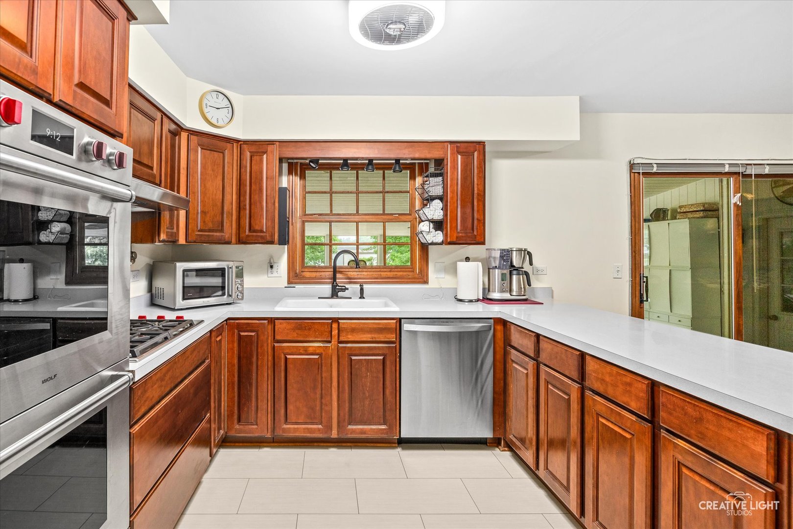1803 River Ridge Circle Naperville, IL 60565 - Photo 10 of 34 Gallery Image 10