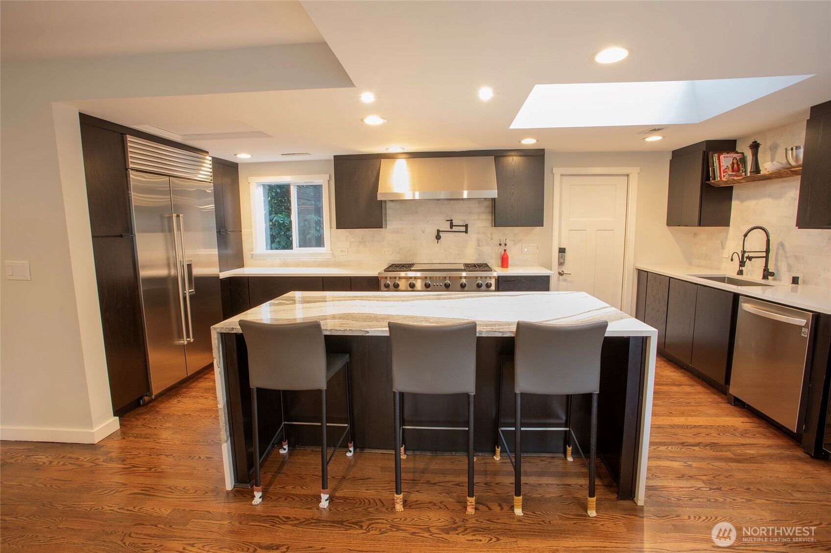 907 Broadway East Seattle, WA 98102 - Photo 11 of 37